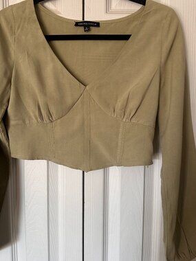 KENDALL & KYLIE CROPPED SAGE GREEN BLOUSE